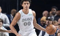 开云体育在线-篮网横扫新疆队，浓眉哥统治全场