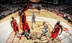 开云体育-孤鹰破空，伦纳德生涯之夜，撕裂休斯顿的红色天幕