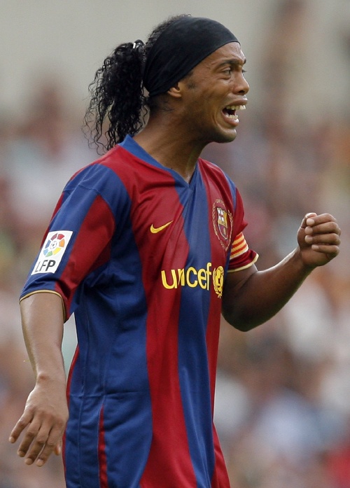 包含巴塞罗那错失良机，战绩堪忧的词条