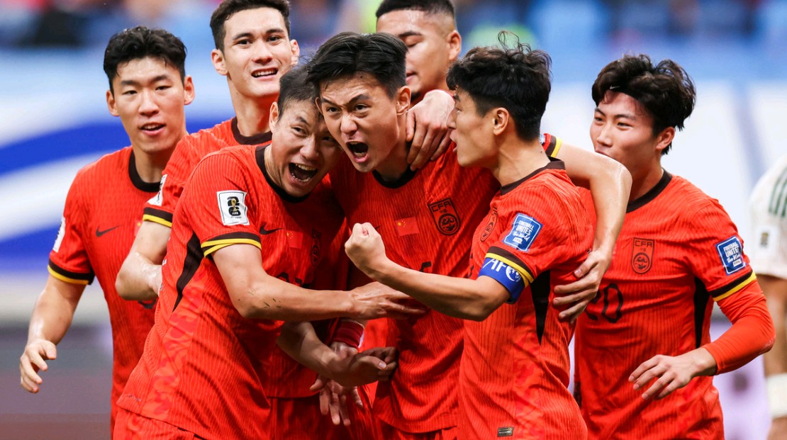 亚洲足球赛事吸引越来越多球迷