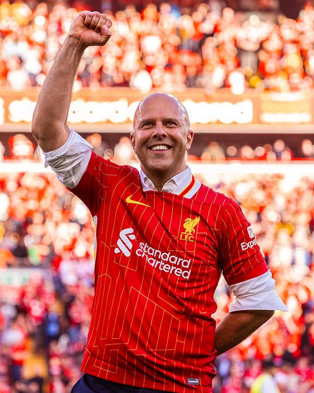 利物浦主场逆转伯恩茅斯,球员庆祝胜利笑容满面的简单介绍 利物浦主场逆转伯恩茅斯,球员庆祝胜利笑容满面的简单介绍