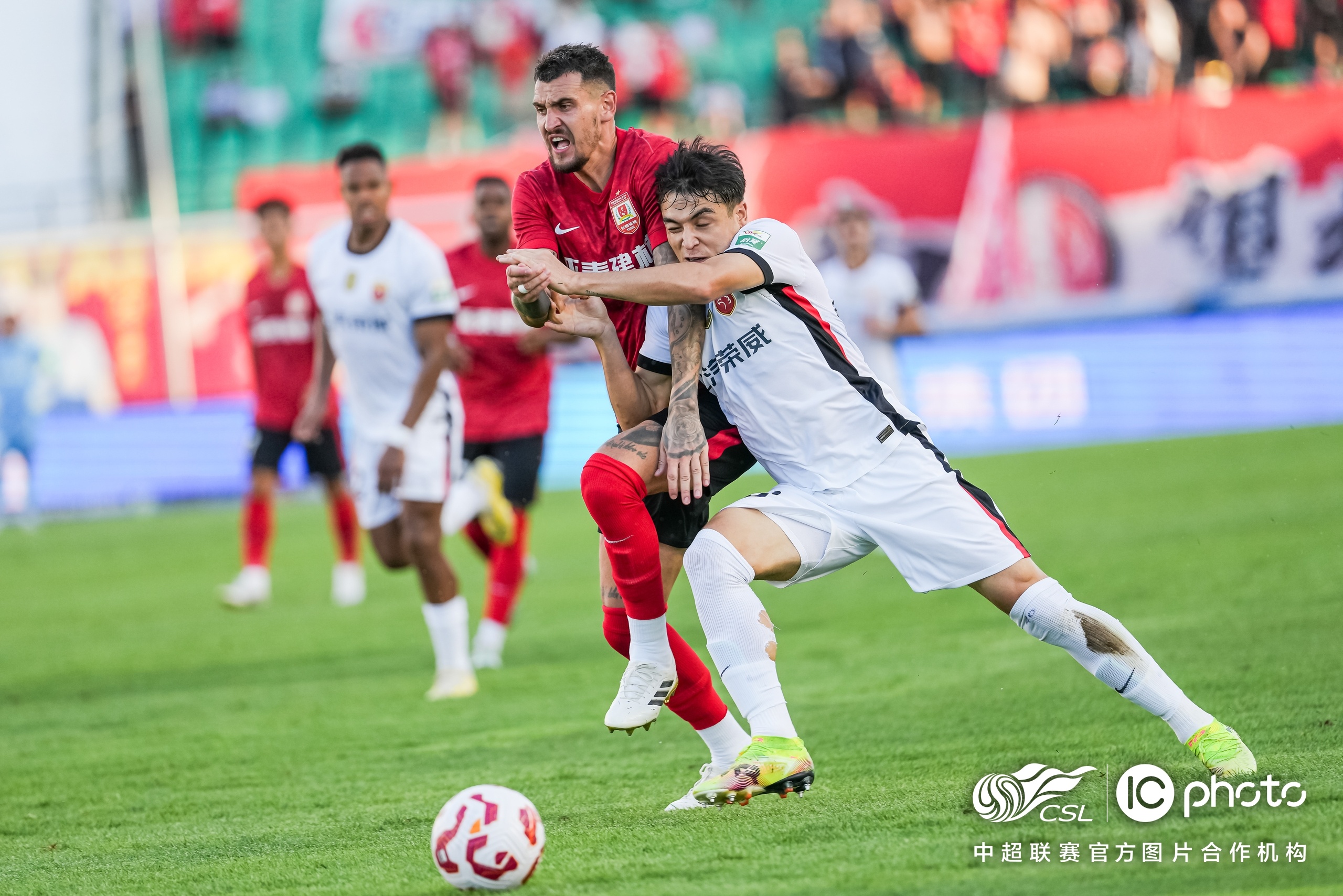 足球盛事：亚洲球队获得不可思议的胜利