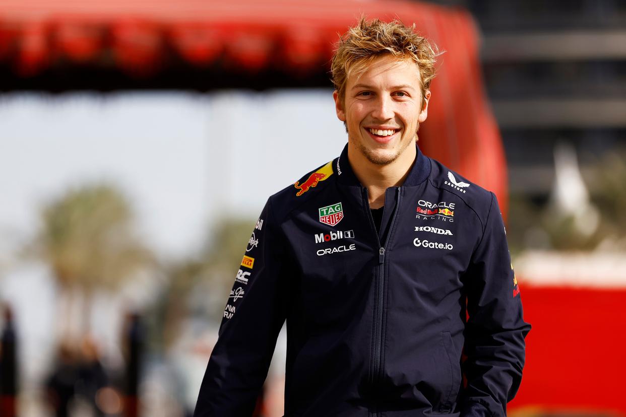 关于红牛车队翻盘红牛二队，周冠宇带队取胜的信息