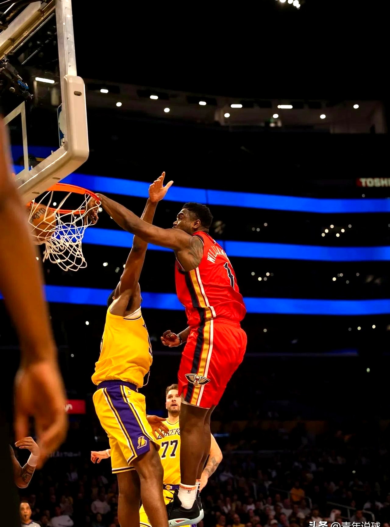 包含鹈鹕逆转尼克斯，东契奇制霸全场的词条