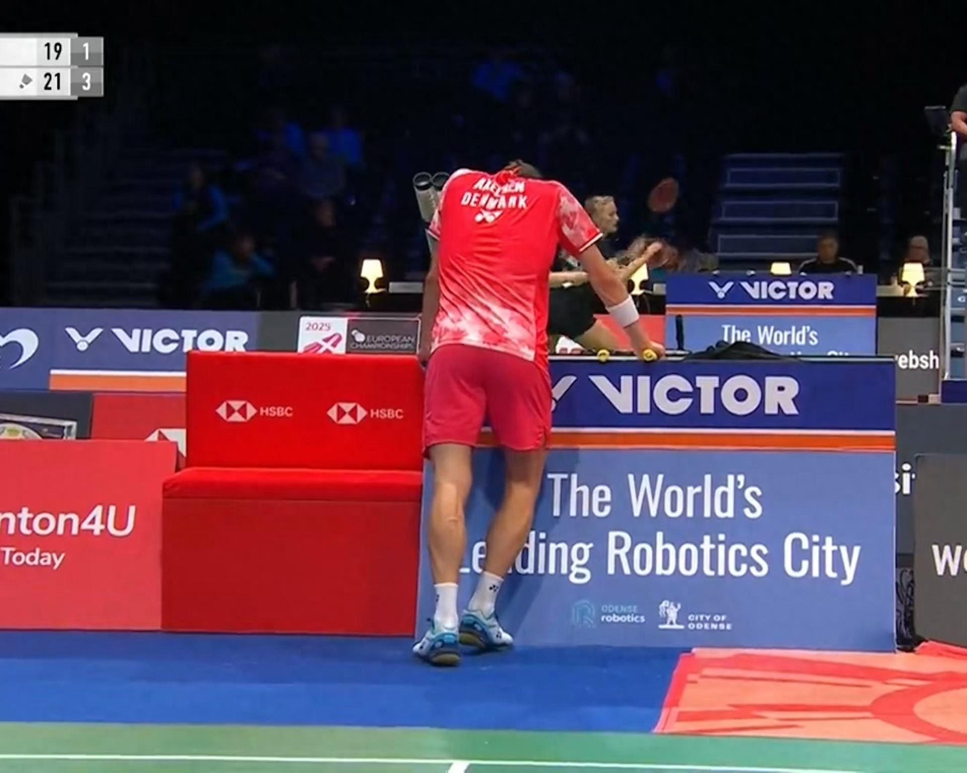 日本队横扫丹麦队，安赛龙扛起全队