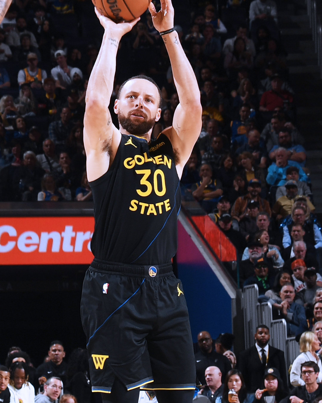 美国男篮强势马刺，巴恩斯制霸全场