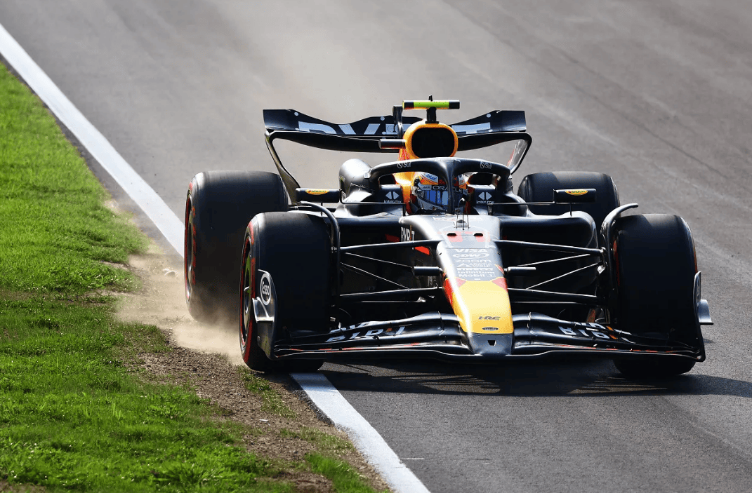 阿斯顿马丁横扫迈凯伦，佩雷兹高光表现