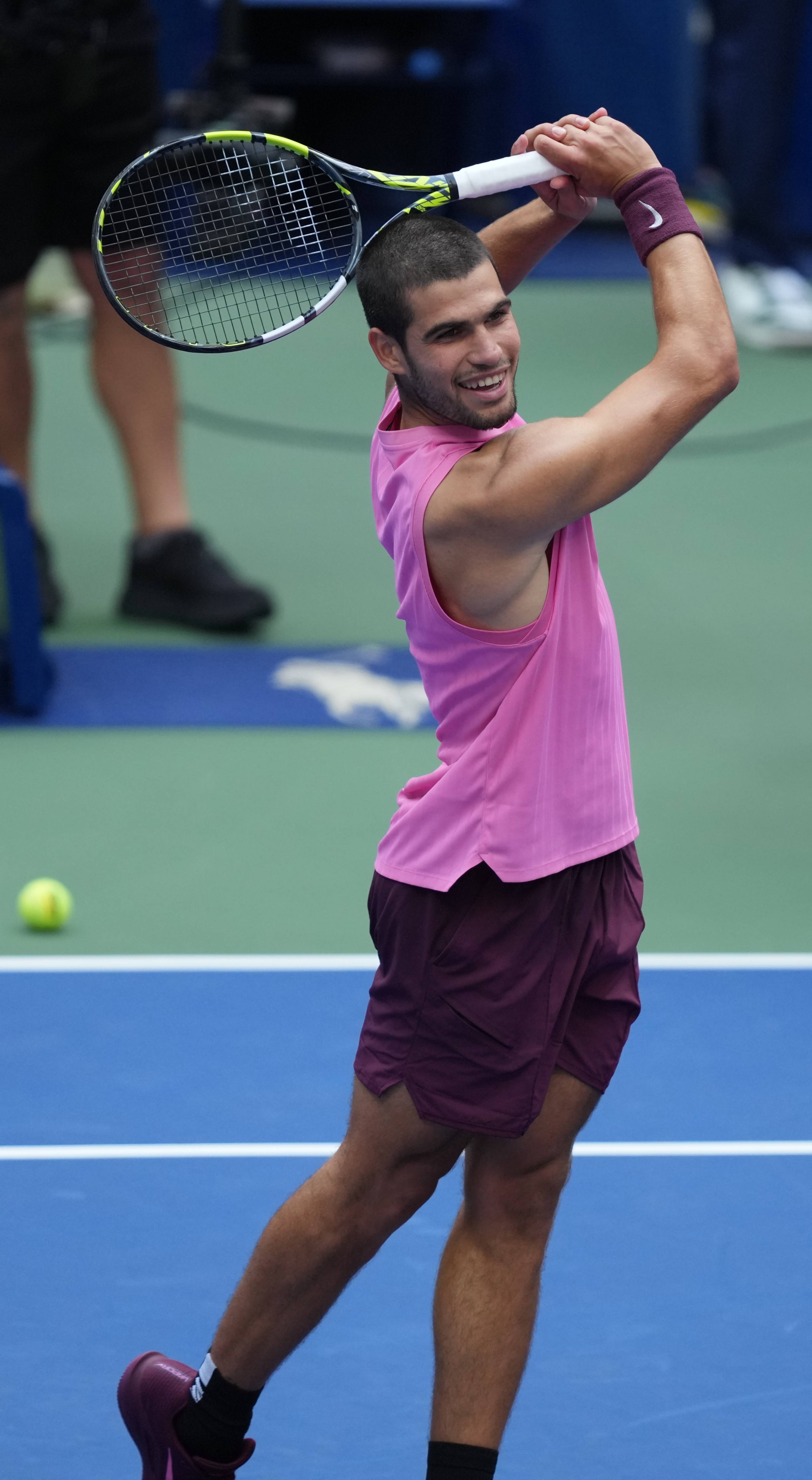 包含美网绝杀拉沃尔杯，阿尔卡拉斯惊艳四座的词条