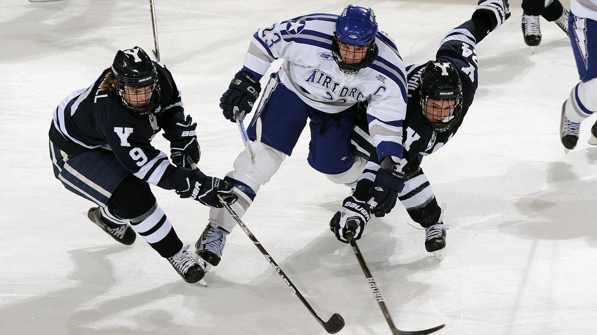 当马刺的河流遇见尼克斯的冰川,恩比德如何成为篮球的破界者