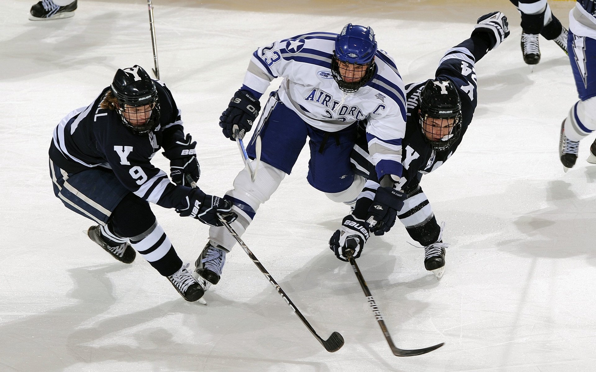阿尔卡拉斯澳网翻盘点燃赛场,ATP总决赛上演青春风暴